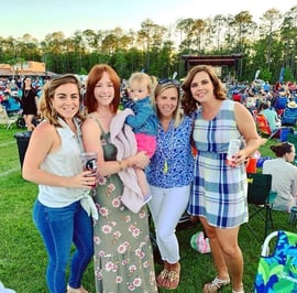 group of women at roscolusa