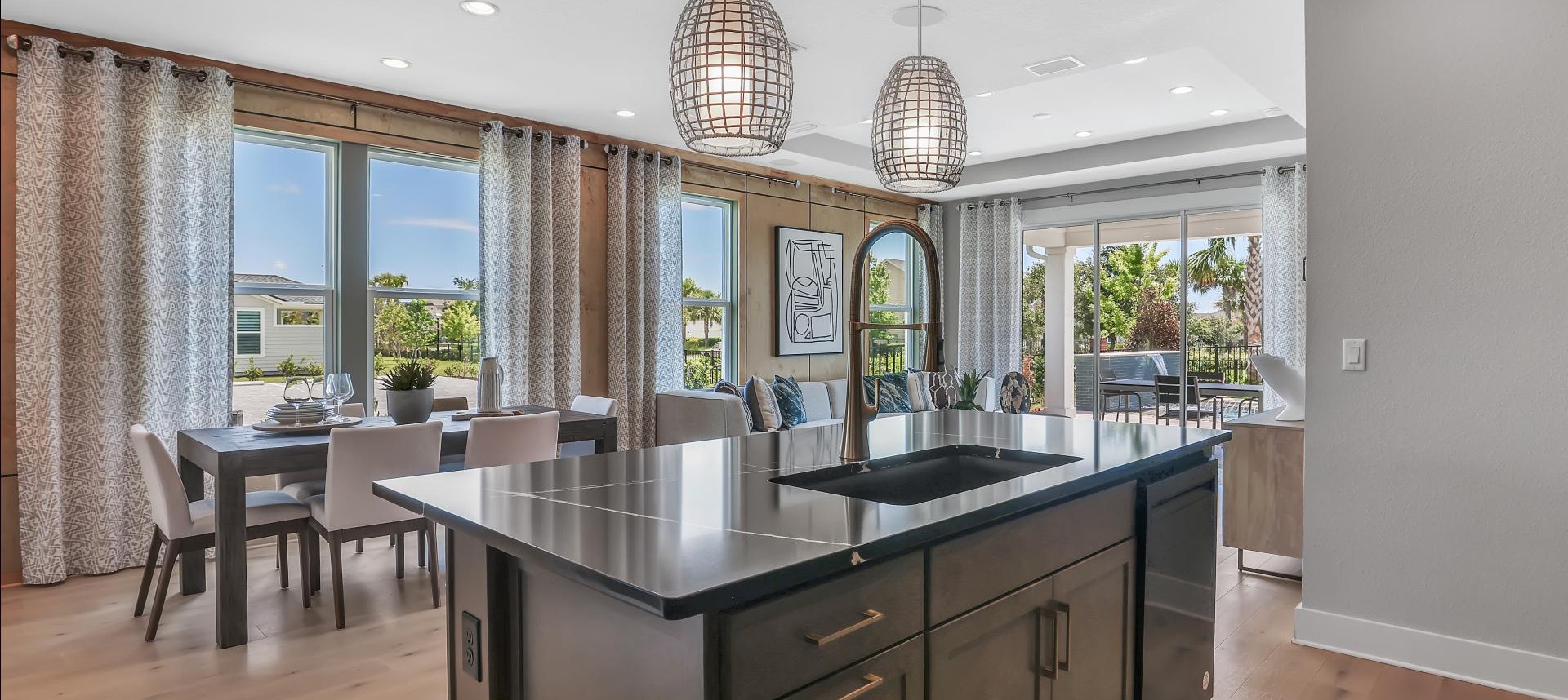 6 Reasons Why Empty-Nesters and Single Professionals are Moving to West